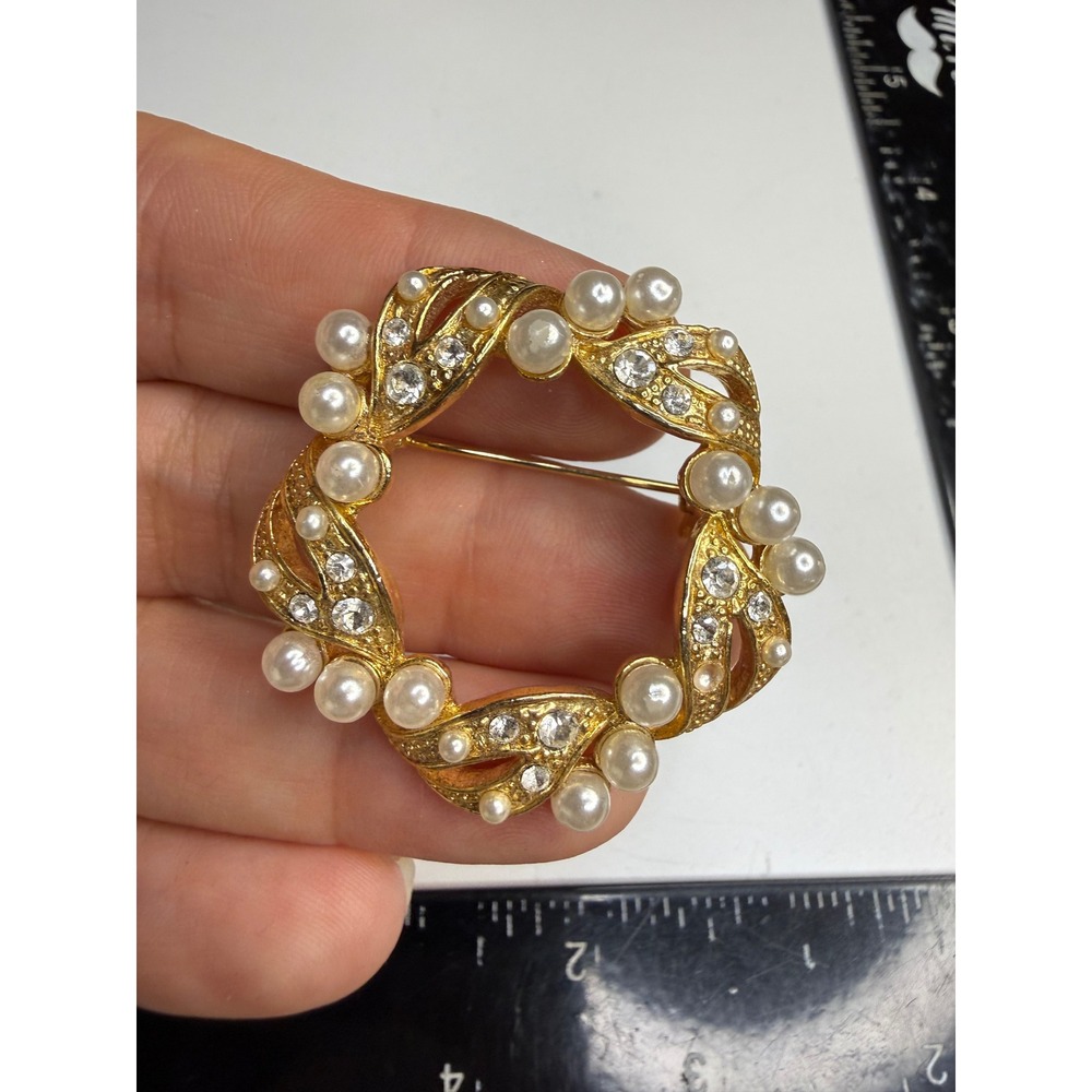 Trifari Gold Tone Faux Pearl Rhinestone Wreath Brooch Pin Crown Mark Vintage